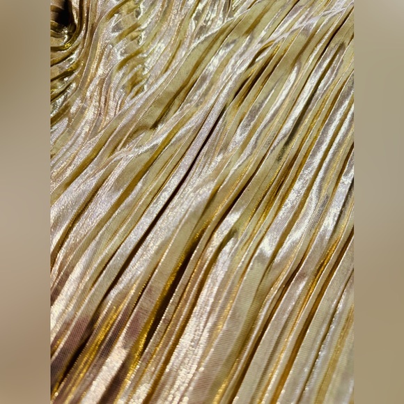 Gold Plisse Strappy V-Neck Tank Glittering Crepe Party Top SZ Medium NEW! - Picture 8 of 15